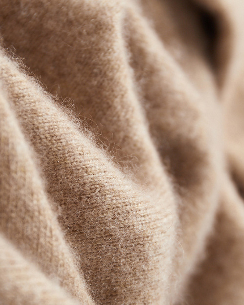 Hoodie Noir – Luxury Soft Knit